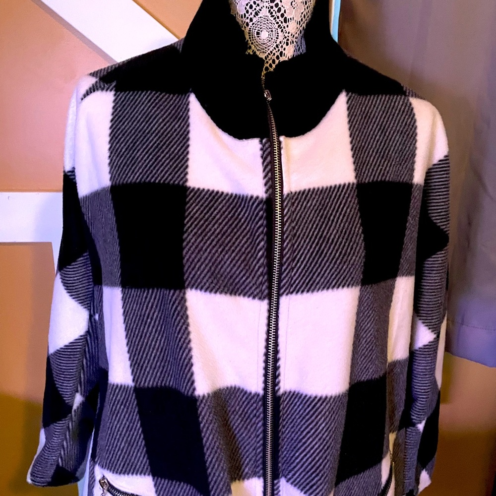 Le Moda Zip Buffalo Check flannel cape